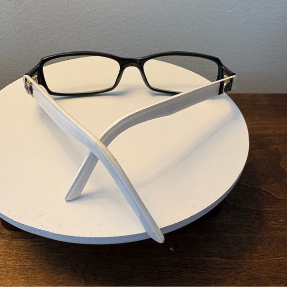 Gucci Rectangular Y2K Glasses in White and Black - Picture 4 of 6